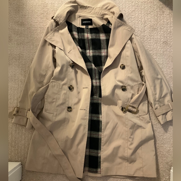 London Fog trench coat - Picture 4 of 5